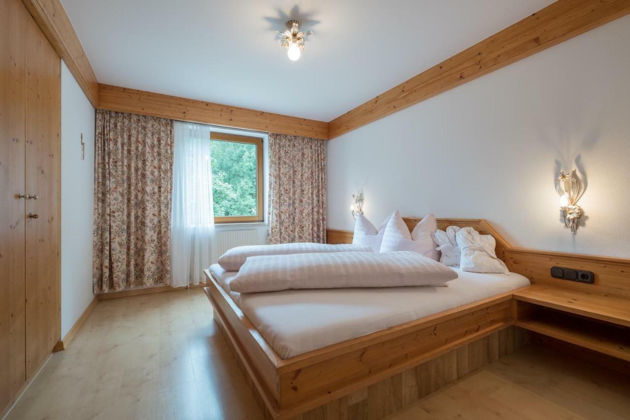 Haus Montana Lägenhet Elbigenalp Exteriör bild