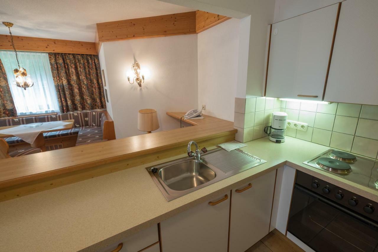 Haus Montana Lägenhet Elbigenalp Exteriör bild