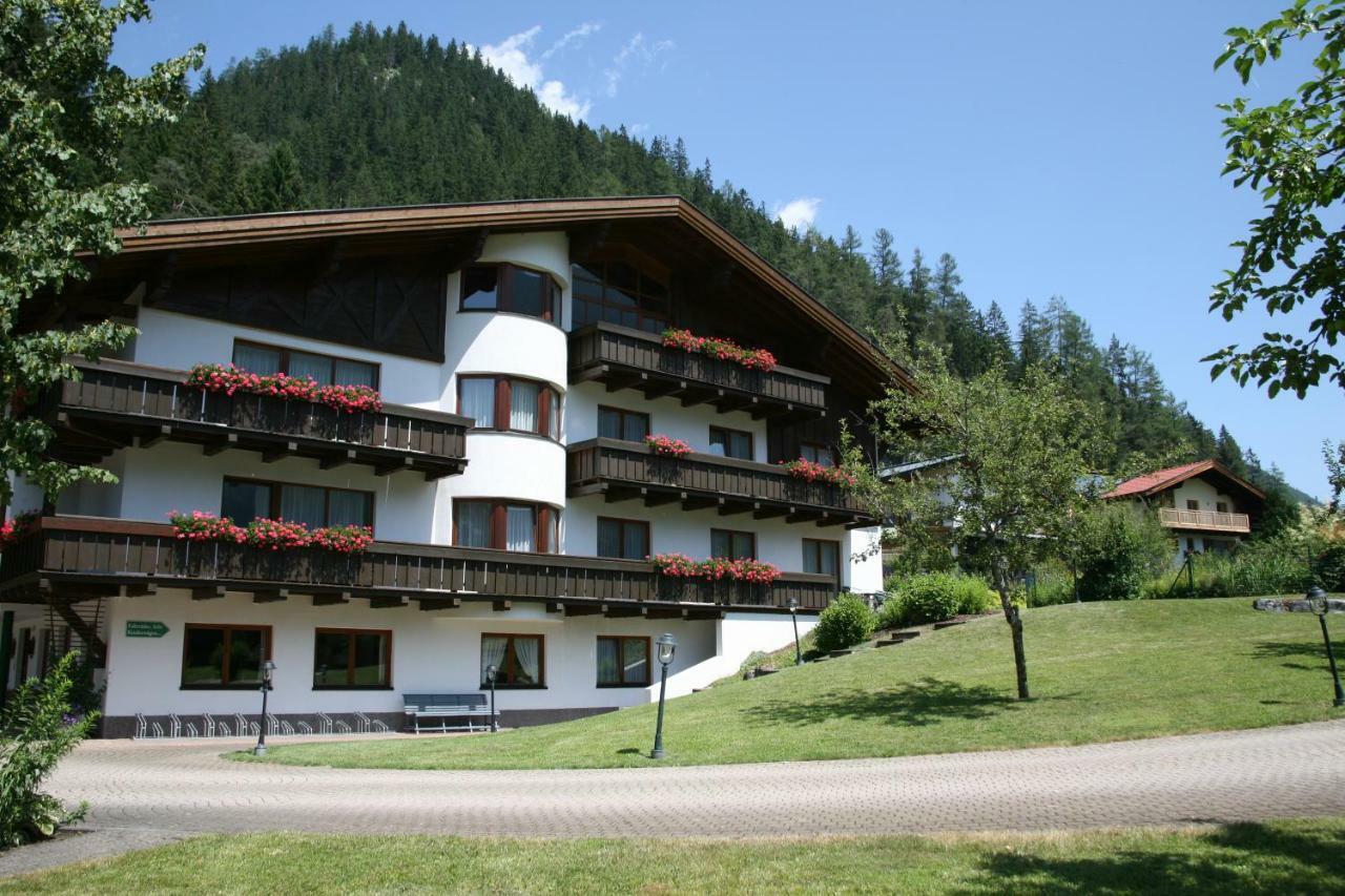Haus Montana Lägenhet Elbigenalp Exteriör bild