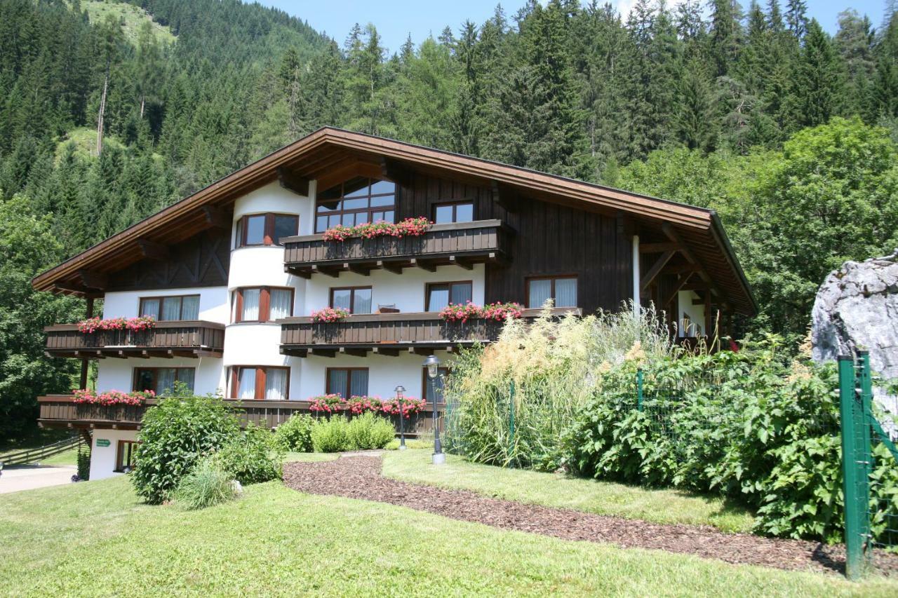 Haus Montana Lägenhet Elbigenalp Exteriör bild