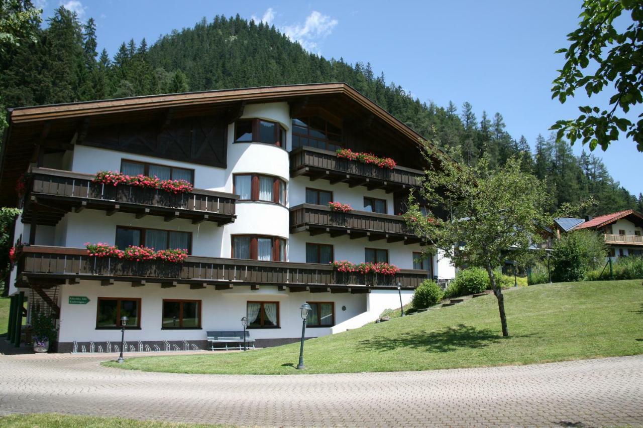 Haus Montana Lägenhet Elbigenalp Exteriör bild